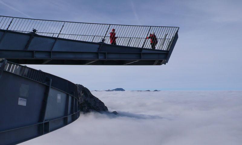 Umstrittener Tiefblick für Seilbahnfahrer: Die Alpspix-Plattform über dem Nebelmeer