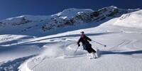Kälteresistente Skitouristen profitieren von Pulver auch in Sonnenhängen; Rappenspitze. Foto: Luis Stitzinger, Alix von Melle