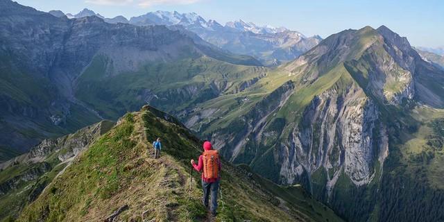 Auch die westlichen Berner Alpen (Blick auf Gspaltenhorn, Blümlisalpgruppe, Doldenhorn) haben ihre Reize. Foto: Bernd Jung