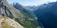 Der Höhenweg von Gspon über Kreuzboden und die Almageller Alp führt mit eindrucksvollen Ausblicken nach Saas Almagel zurück. Foto: Iris Kürschner
