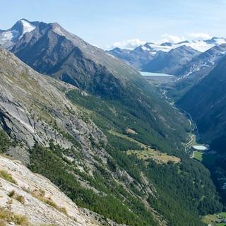 Der Höhenweg von Gspon über Kreuzboden und die Almageller Alp führt mit eindrucksvollen Ausblicken nach Saas Almagel zurück. Foto: Iris Kürschner