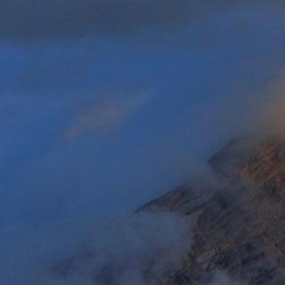 Antelao - Dolomitenzauber: Wilde Wolken umspielen den über 3000 Meter hohen Antelao.