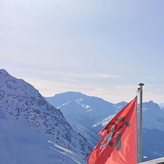An der Silvrettahütte - Freier Blick ins Engadin: Die renovierte Silvrettahütte ist ein weniger überlaufener, freundlicher Stützpunkt.