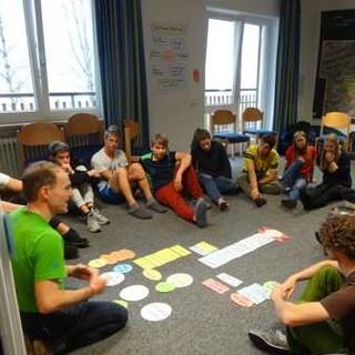 Foto: Lena Behrendes/ Jugendgruppe im aktiven Mitmach-Workshop
