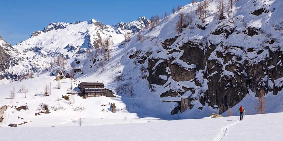 Das Rifugio Miryam (2045 m) ist neben dem Rifugio Margarolli (2194 m) zweiter Hüttenstützpunkt am Lago Vannino und Ziel der vierten Etappe, die ins Piemont führt. Foto: Powerpress.ch