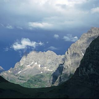 Auch im Karwendel dürften (hier abziehende) Gewitter nicht auszuschließen sein. Foto: DAV/Pröttel