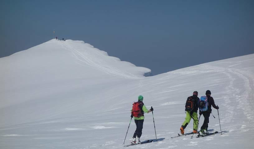 Am Gipfelgrat des Hohen Freschen - Trotz Lift im Einzugsgebiet ist das Ambiente am Gipfelgrat des Hohen Freschen ordentlich alpin.