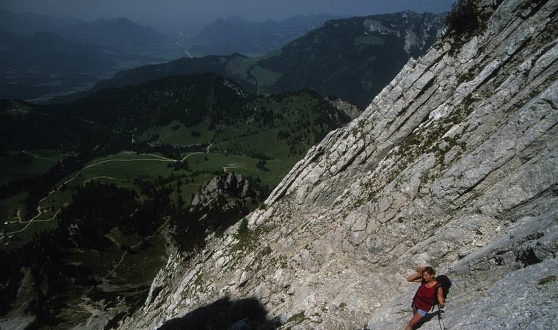 Abstieg vom Scheffauer - Aufgepasst: Schuttbedeckte Bänder des Widauersteigs beim Abstieg vom Scheffauer, Foto: Andi Dick