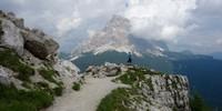 Der prachtvolle Monte Pelmo zieht die Blicke auf sich beim Aufstieg von Alleghe zum Rifugio Sonino al Coldai. Foto: Joachim Chwaszcza