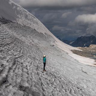 Der riesige Eiskolk an der Planurahütte ist berühmt und hat in den Alpen wenige Konkurrenz. Foto: Ralf Gantzhorn