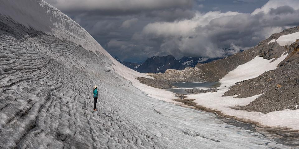 Der riesige Eiskolk an der Planurahütte ist berühmt und hat in den Alpen wenige Konkurrenz. Foto: Ralf Gantzhorn