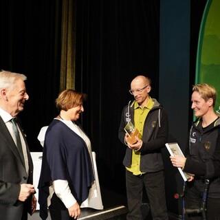 Der Sportpreis geht an das Deutsche Paraclimbing-Team, vertreten Christoph Reichert und Jaqueline Fritz 