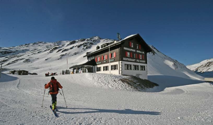 Am Oberalppass (2033m) - Perfekter Ausgangspunkt für eine Skitour auf den Pazolastock.