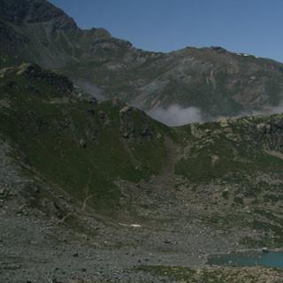 Lago Chiaretto - Beim Abstieg nach Pian del Re passiert man bezaubernde Bergseen wie den Lago Chiaretto (2277m).