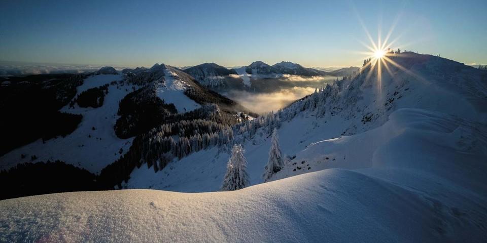 Februar: Wintermorgen am Gipfelgrat der Bodenschneid, Foto: Bernd Ritschel