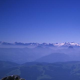 Auf dem Scheffauer - Ausblick: Gipfelrast am Scheffauer mit Schau übers Ellmauer Tal auf die Tauern, Foto: Andi Dick
