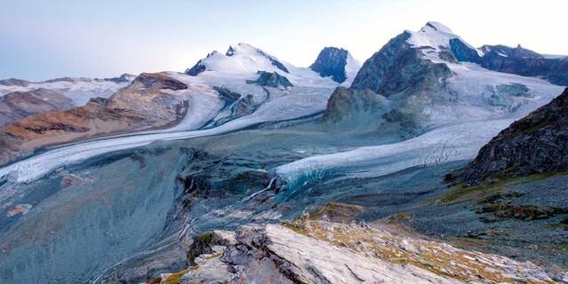 Gletscherwelt überm Walliser Saastal mit Allalin-, Rimpfisch- und Strahlhorn, Foto: Iris Kürschner /Powerpress