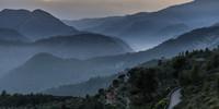 Hübsch ist die Abendstimmung oberhalb Ventimiglia, nur wird’s Zeit für eine Hütte. Foto: Ingo Röger