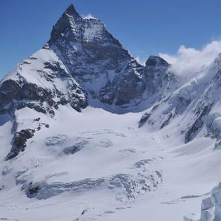 Verheißendes Ziel der Haute Route: Mit dem Matterhorn auf Tuchfühlung. Foto: Stefan Herbke