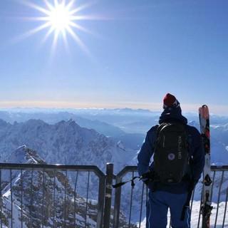 Auf der Zugspitze - Da geht’s hin! Blick von der Zugspitze nach Süden, Foto: Stefan Herbke