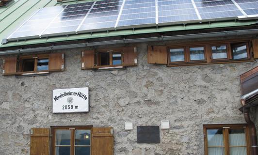 Die Nutzung erneuerbarer Energien gehört bei vielen Hütten des DAV seit langer Zeit zum Standard.