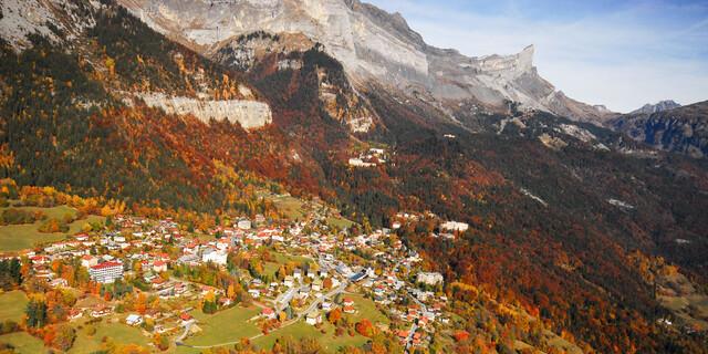 Passy, Alpenstadt des Jahres 2022, liegt auf mehreren Geländeterrassen. Foto: Alpenstädte/Micky von Wachter