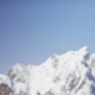 Dolomiten-Kulisse - Die rotbraunen Felsburgen der Dolomiten sind eine ganz besondere Skitouren-Kulisse.