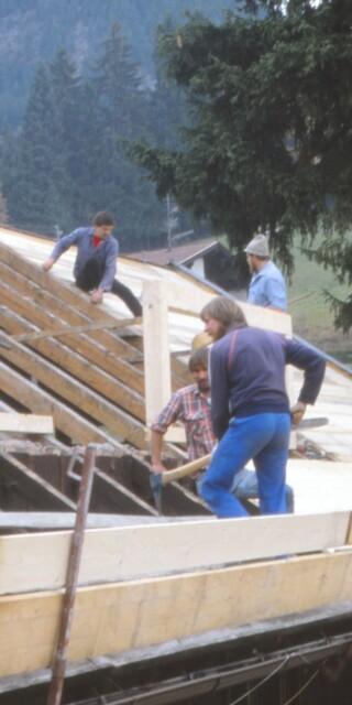 Umbaumaßnahmen auf dem Dach, 1985, Foto: Wolfgang Mayr