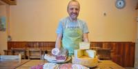Stefano Brignoli bietet im Rifugio Laghi Gemelli traditionelle Küche auf sehr hohem Niveau. Foto: Joachim Chwaszcza