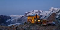 Umgegeben von Viertausendern: die Gandegghütte. Foto: Iris Kürschner/powerpress