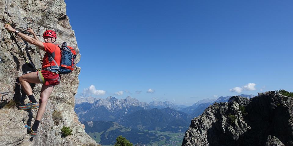 „Da Luftig“ an der Henne bietet schöne Aussicht auf den Loferer Steinberg. Foto: Andi Dick