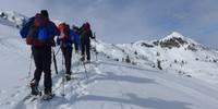 Aufstieg zum Lumberger Grat: So sieht es beim Aufstieg mit der Gruppe aus..... Foto: Thomas Krobbach