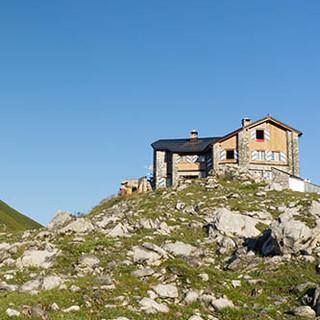 Die Schweizer Carschinahütte (2236 M) nördlich von St. Antönien. Foto: Ute Watzl
