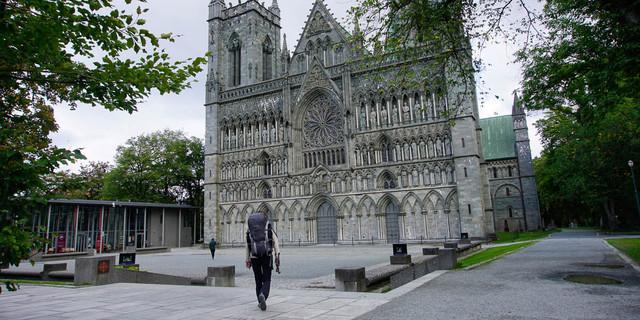 Am Ziel: der Nidarosdom in Trondheim – dort liegt der Heilige Olav begraben. Foto: Joachim Chwaszcza