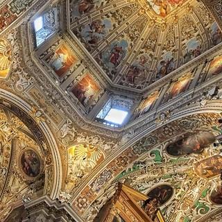 Wer durch Bergamo schlendert, wird auch den prachtvollen Dom in der denkmalsgeschützten Oberstadt besuchen. Foto: Joachim Chwaszcza