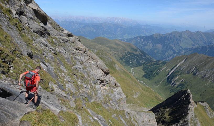 Jägerscharte - Eindrucksvoll steil und haltlos ist die Klettersteigpassage an der Jägerscharte.