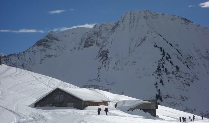 Blick zur Üntschenspitze - Steil reckt sich die Üntschenspitze über dem Neuhornbachhaus; die Skitour liegt auf der Rückseite.