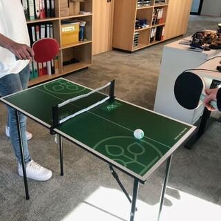 Mini-Tischtennisplatte im Büro, Foto: JDAV/Carmen Schauenburg