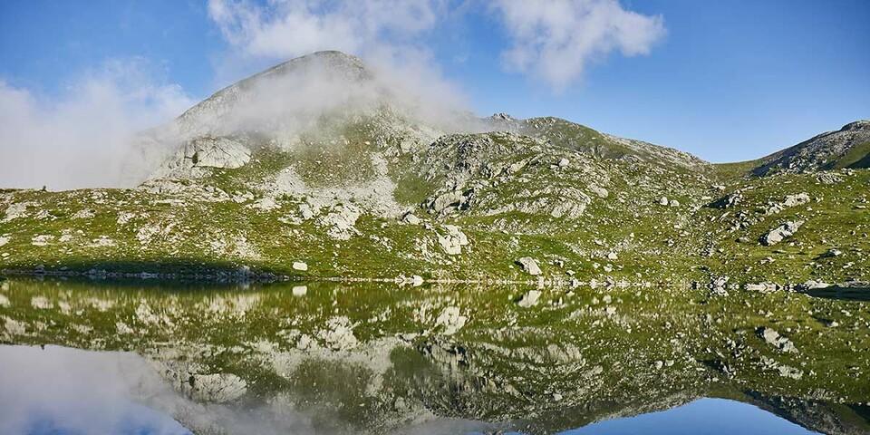 Schöne Landschaft: Südlich unter dem Mont Bego liegen etliche Seen in den Almwiesen, Foto: Stefan Neuhauser