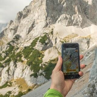 Apps können praktische Begleiter sein. Foto: alpenvereinaktiv.com/Wolfgang Warmuth