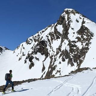 Aufstieg zum Zischgeles, einem der beliebtesten Skitourenberge in den Sellrainer Bergen. Foto: Stefan Herbke