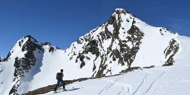 Aufstieg zum Zischgeles, einem der beliebtesten Skitourenberge in den Sellrainer Bergen. Foto: Stefan Herbke