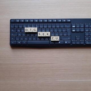 Tastatur mit Scabble-Buchstaben, Foto: JDAV/Britta Zwiehoff
