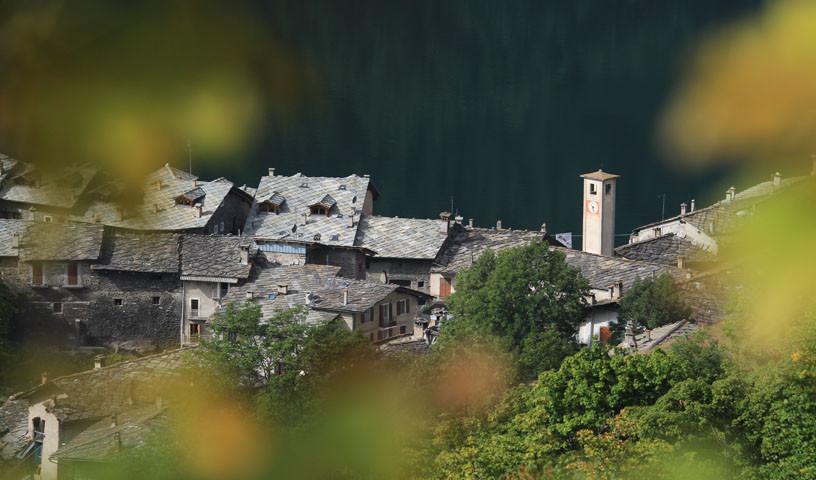 Castello - Bilderbuchdorf Castello, beliebter Einstieg zum Giro del Viso aus dem oberen Varaitatal.