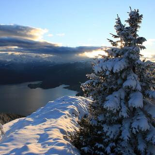 Chancen auf Sonne bestehen in den verschneiten Bayerischen Alpen am ehesten am Freitag. Foto: DAV/Pröttel