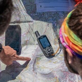 Tourenplanung mit digitalen und analogen Hilfsmitteln. Foto: alpenvereinaktiv/Wolfgang Warmuth