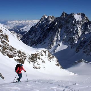 In den Stubaier Alpen liegt wie hier am Längentaler Weisserkogl bereits genug Schnee. Foto: M. Pröttel