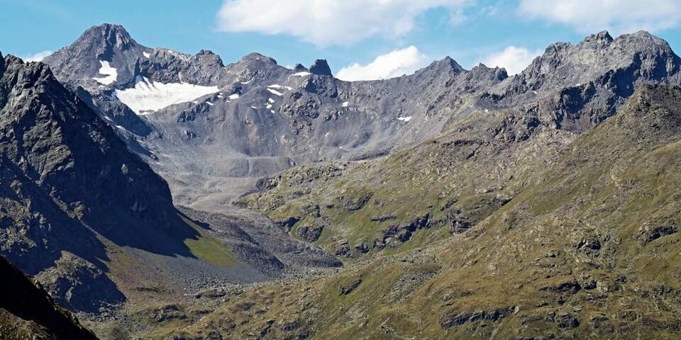 Rifflblockgletscher (aufgenommen von Rauhekopfhütte): Man kann die Fließwülste erahnen. Foto: W. Hagg