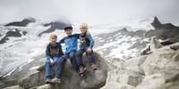 Unter Anleitung erfahrener Bergführer erkunden die Kinder die Bergwelt. Foto: DAV/Jens Klatt