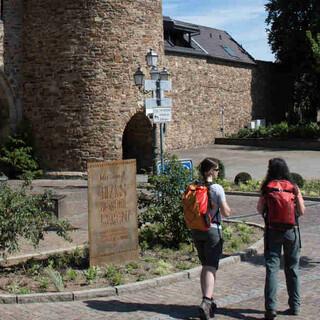 Ahrweiler ist von einer mächtigen historischen Stadtmauer umgeben. Foto: DAV/Klaus Herzmann